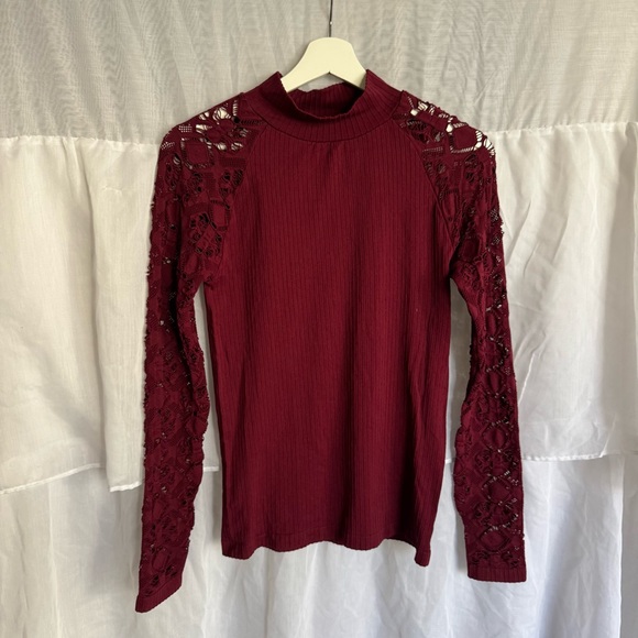 VENUS Tops - Venus Floral Lace Sleeve Stretch Top
